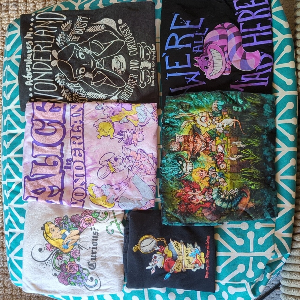 Alice in wonderland tee shirt lot